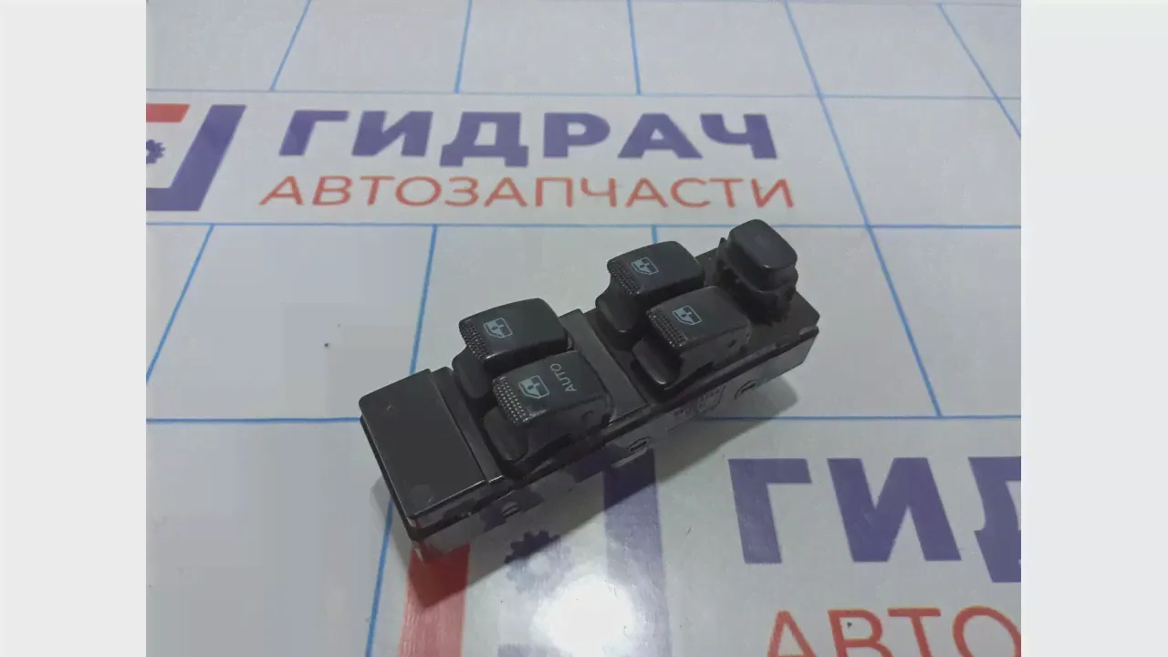 Блок управления стеклоподъемниками Hyundai Elantra (XD) 93570-2D200-0