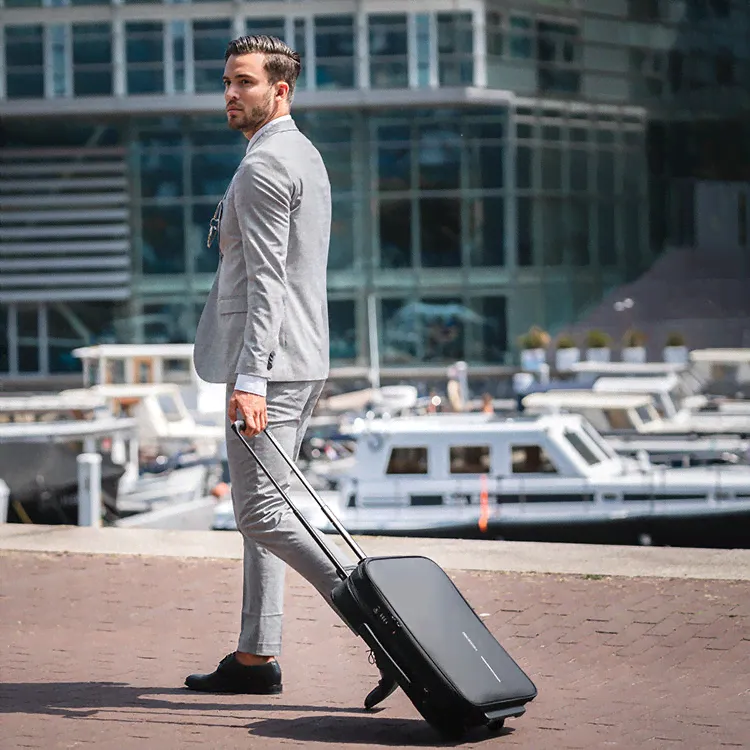Чемодан XD Design Trolley Flex P705.811