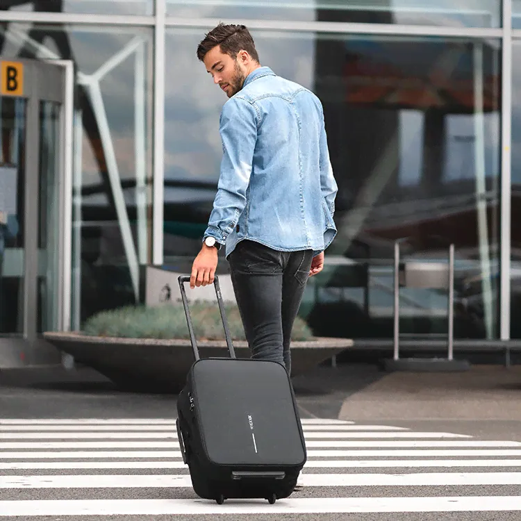 Чемодан XD Design Trolley Flex P705.811-2