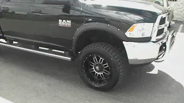 877-544-8473 20-дюймовые колеса Riot Black серии XD Dodge Ram 2500 35-дюймовые шины Позвоните нам